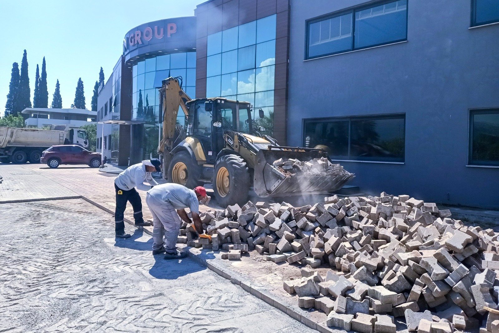 Efeler’in yollarında güvenlik ve konfor Başkan Yetişkin’le artıyor