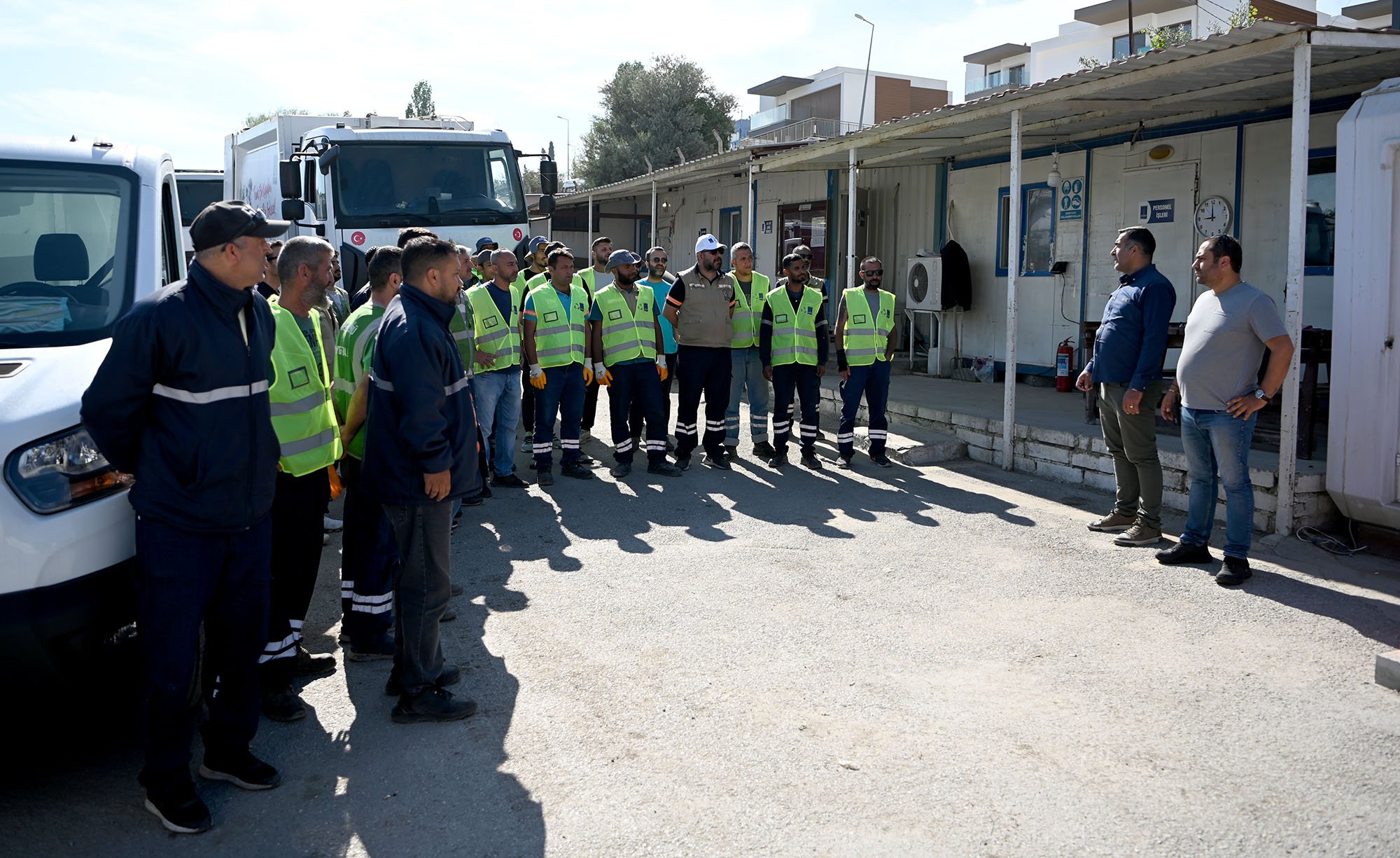 Kuşadası kent temizliğinde yeni dönem: ‘Çöp saati’ uygulaması