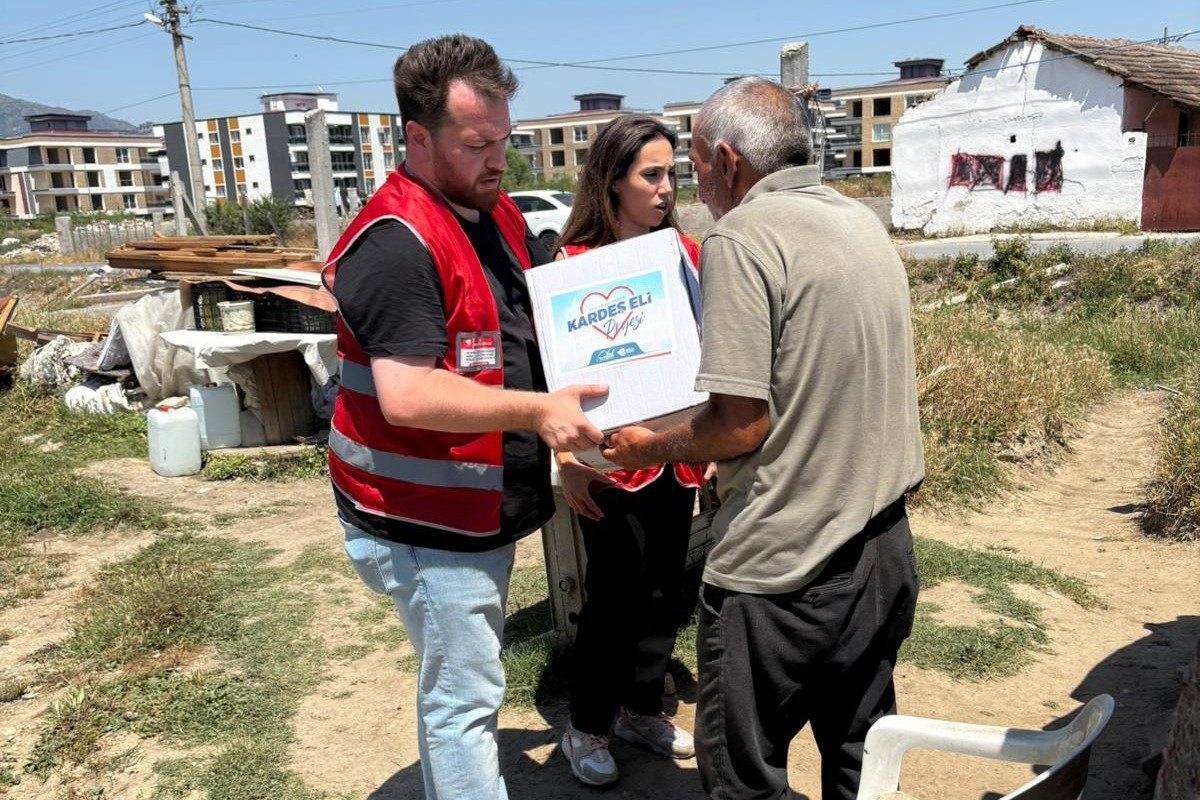 Efeler’de dayanışmanın adı kardeş eli projesi