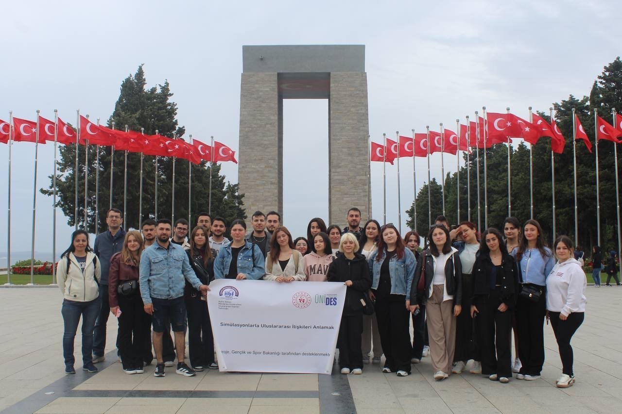ADÜ uluslararası ilişkiler topluluğu, Ünides projesi kapsamında Çanakkale Onsekiz Mart Üniversitesinde simülasyon uygulaması gerçekleştirdi