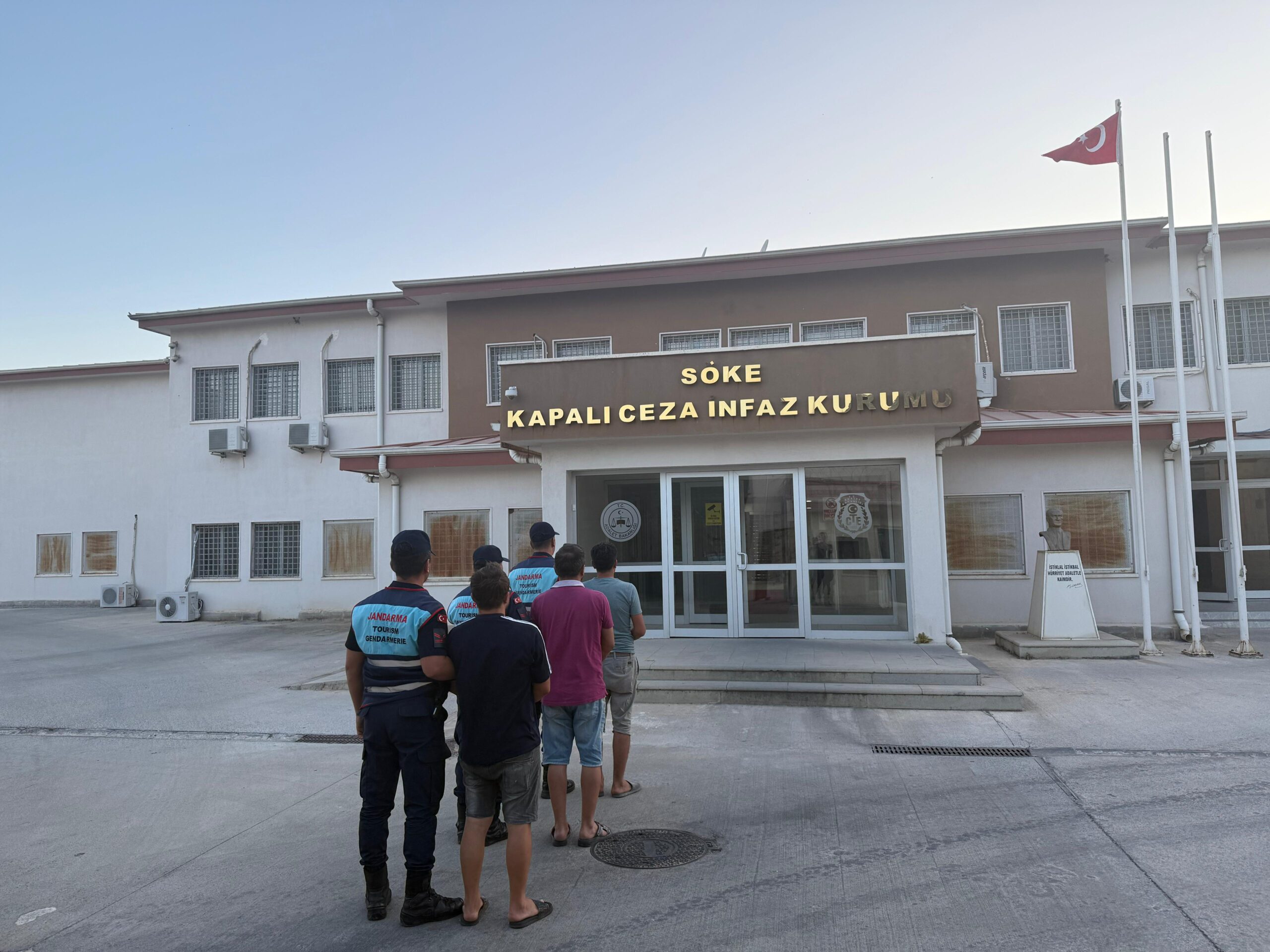 Didim’de kaçak kazıya suçüstü: 3 kişi tutuklandı