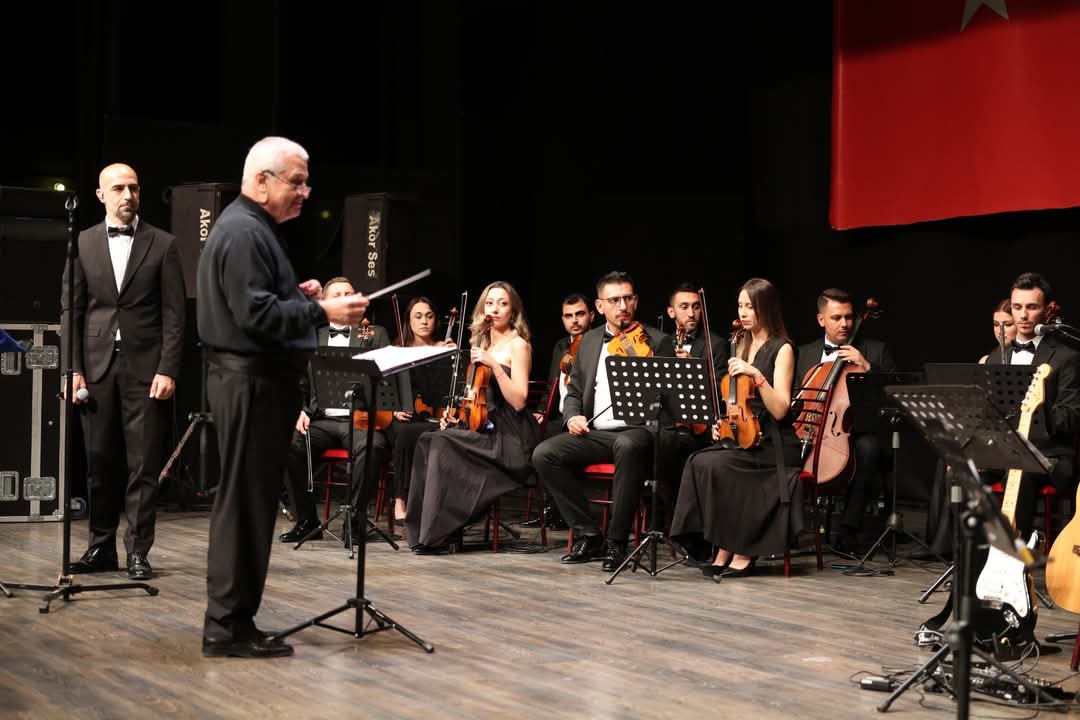 Aydın Büyükşehir Belediyesi ‘Memleket Şairi’ Nâzım Hikmet’i konser ile andı