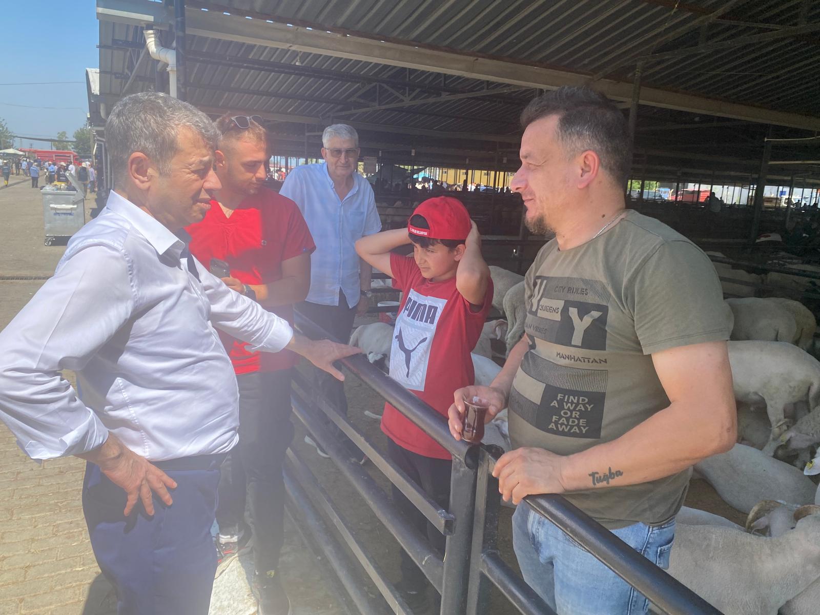Başkan Künkcü hayvan pazarına indi