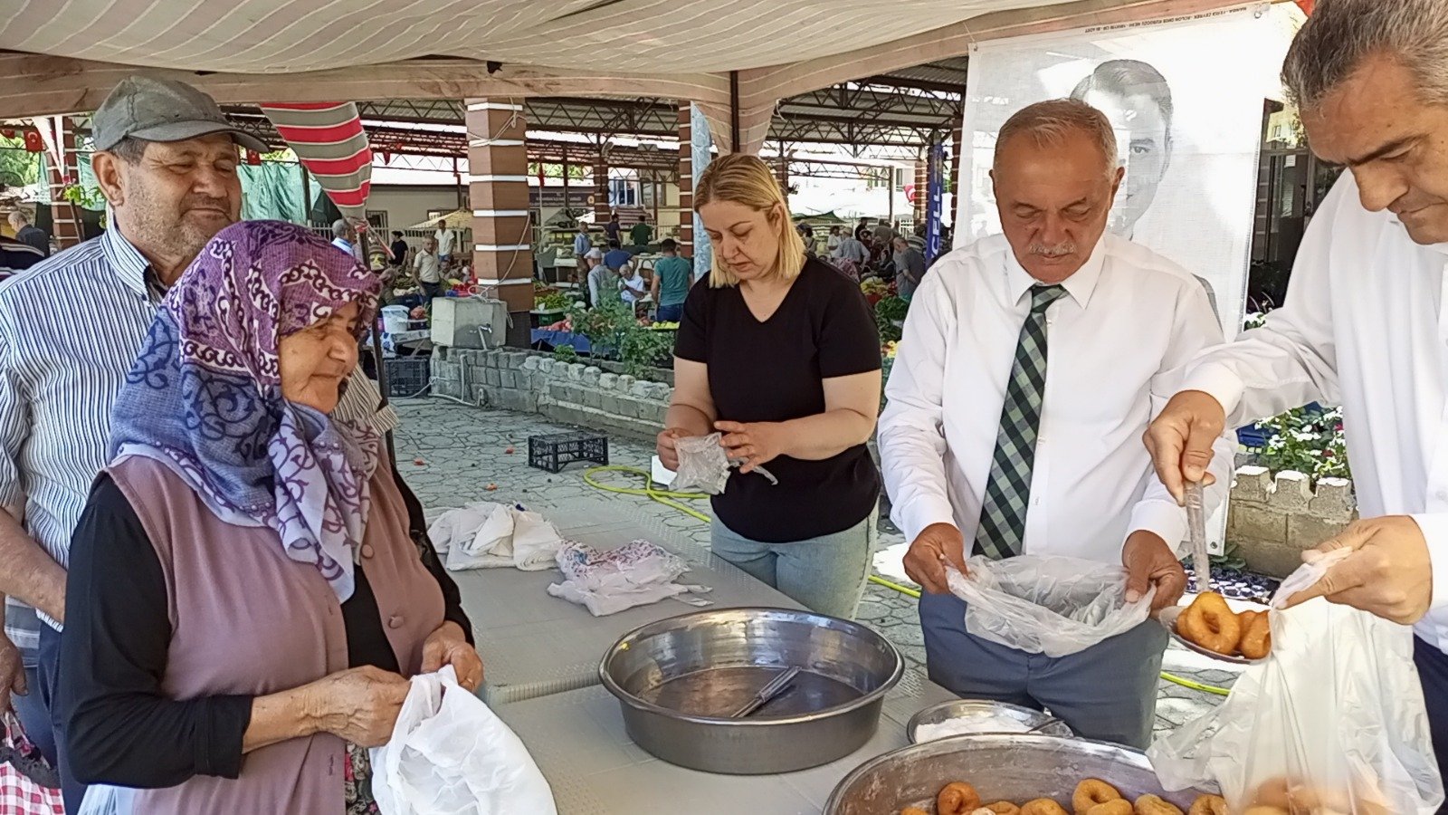 Sultanhisar Belediyesi’den Ferdi Zeyrek hayrına lokma hayrı