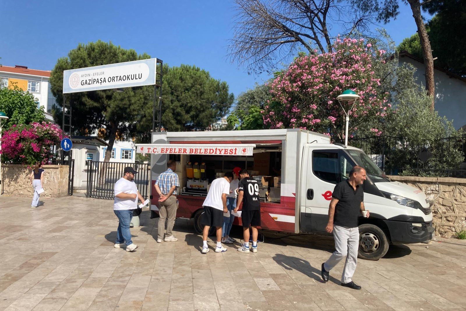 Başkan Yetişkin’den velilere serinleten ikram