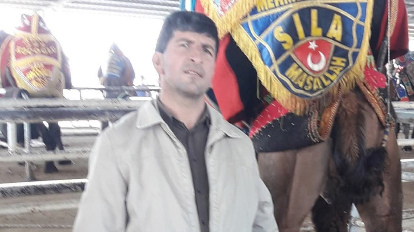 Çöp kamyonundan düşen işçi yaşam mücadelesi veriyor