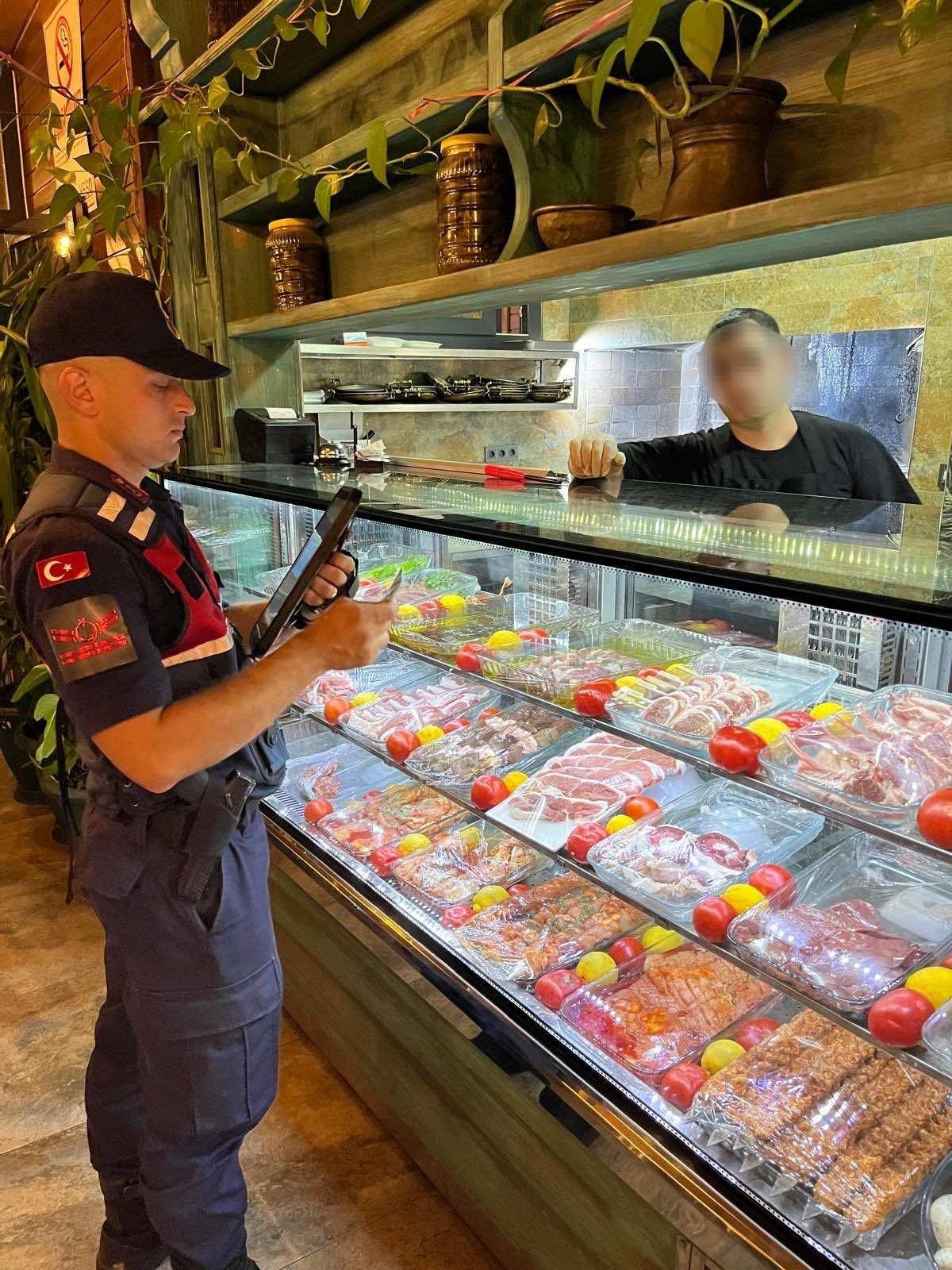 Kuşadası’nda halk sağlığını riske atan işletmelere göz açtırılmadı