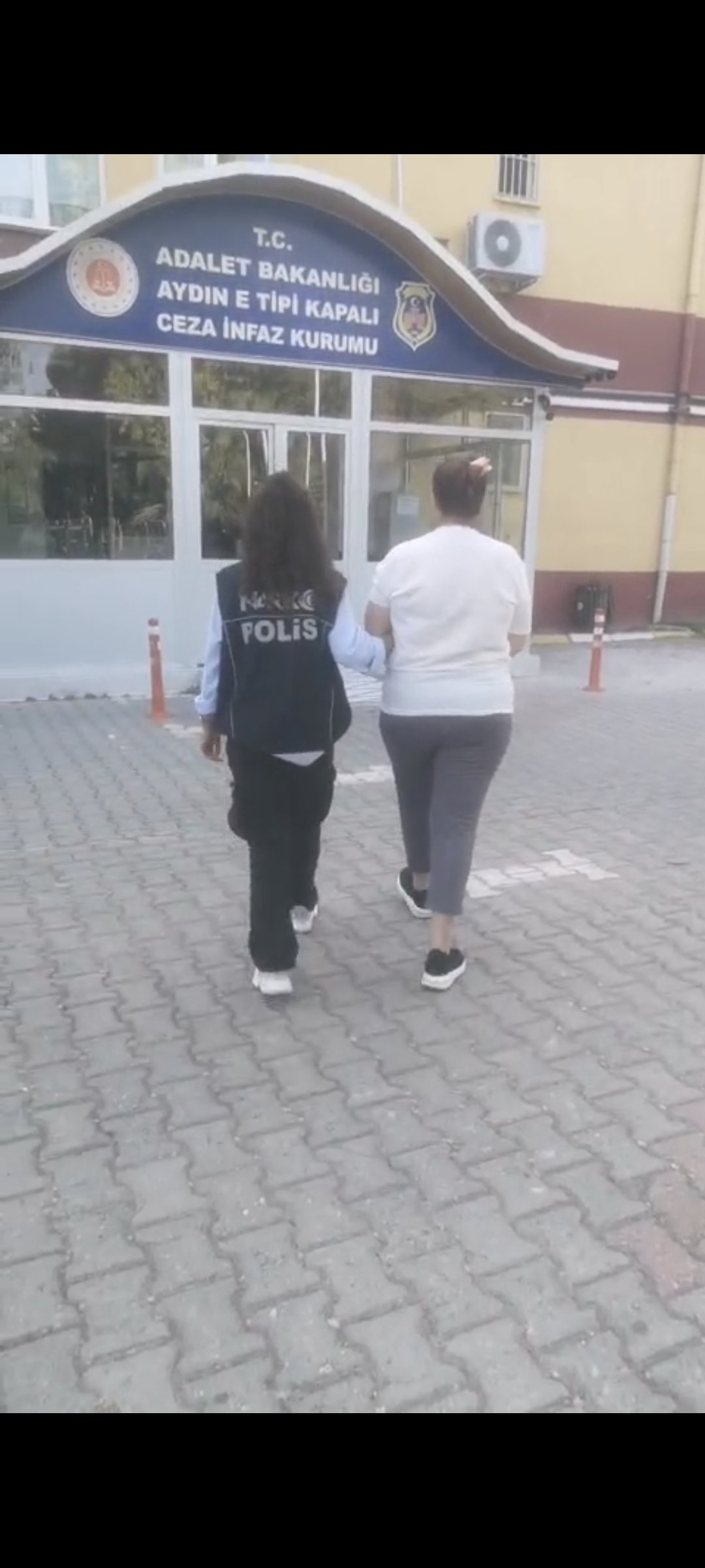 Uyuşturucu satan 2 kişi tutuklandı