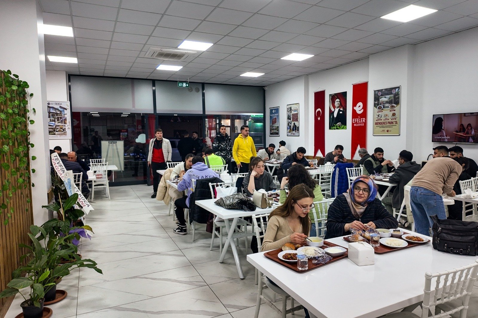 Başkan Yetişkin sosyal projeleriyle takdir topluyor