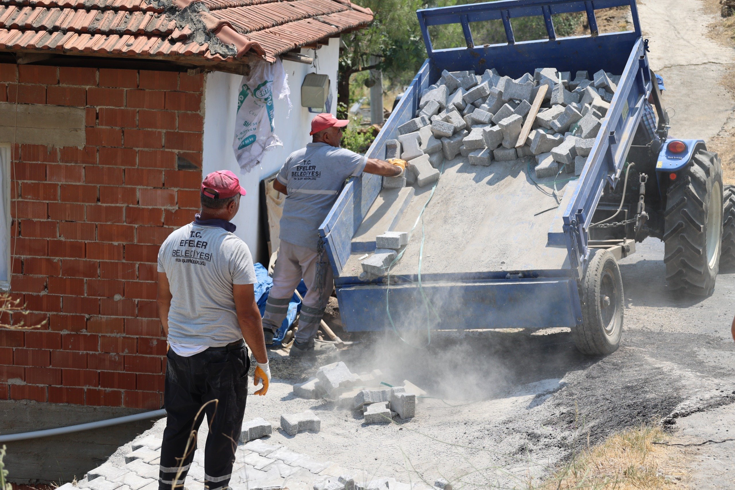 Efeler’de hizmetin adı başkan Yetişkin