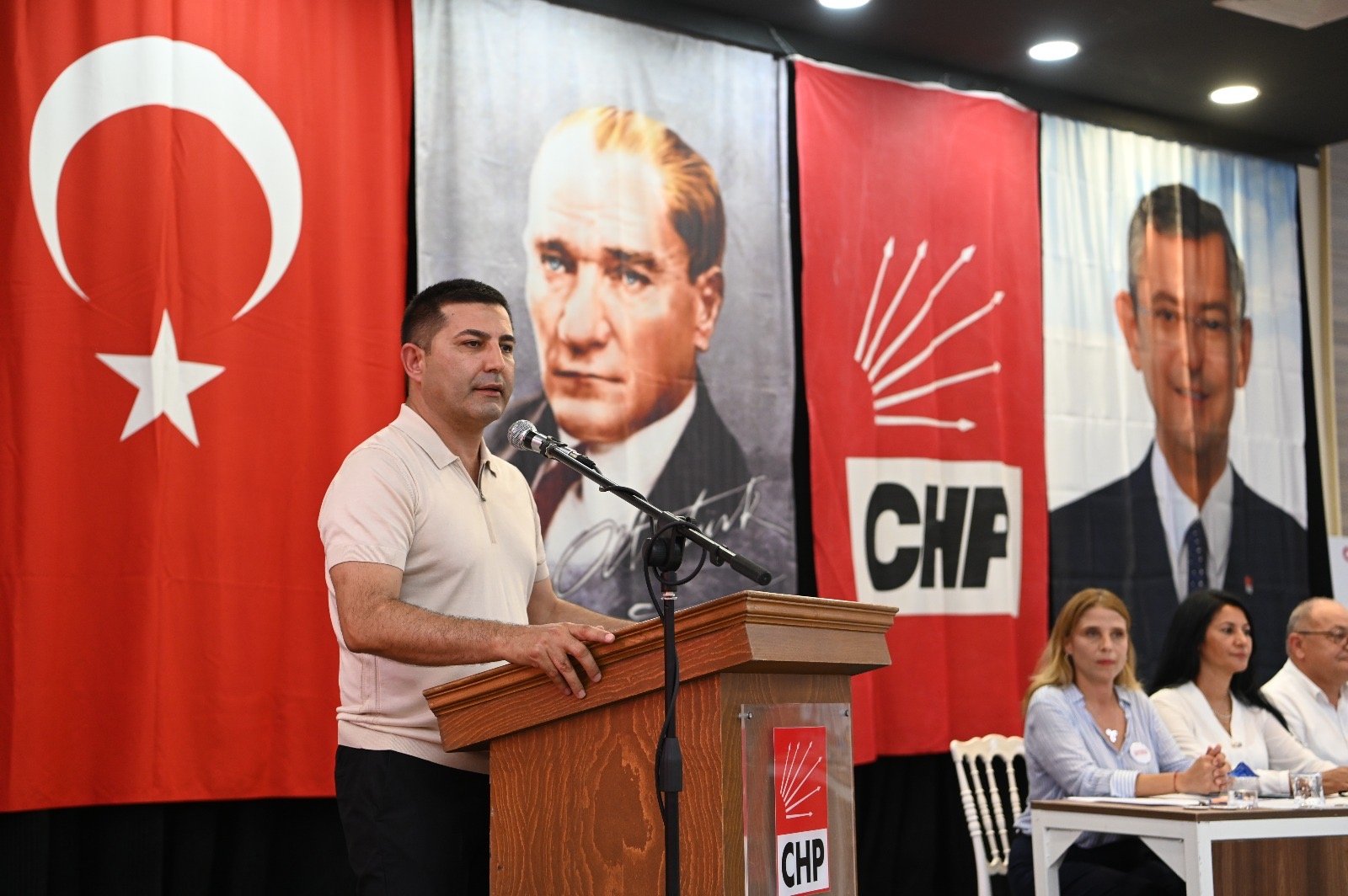 CHP Kuşadası İlçe örgütü genişletilmiş örgüt toplantısını gerçekleştirdi Başkan Ömer Günel’in “Birlik” çağrısı damga vurdu