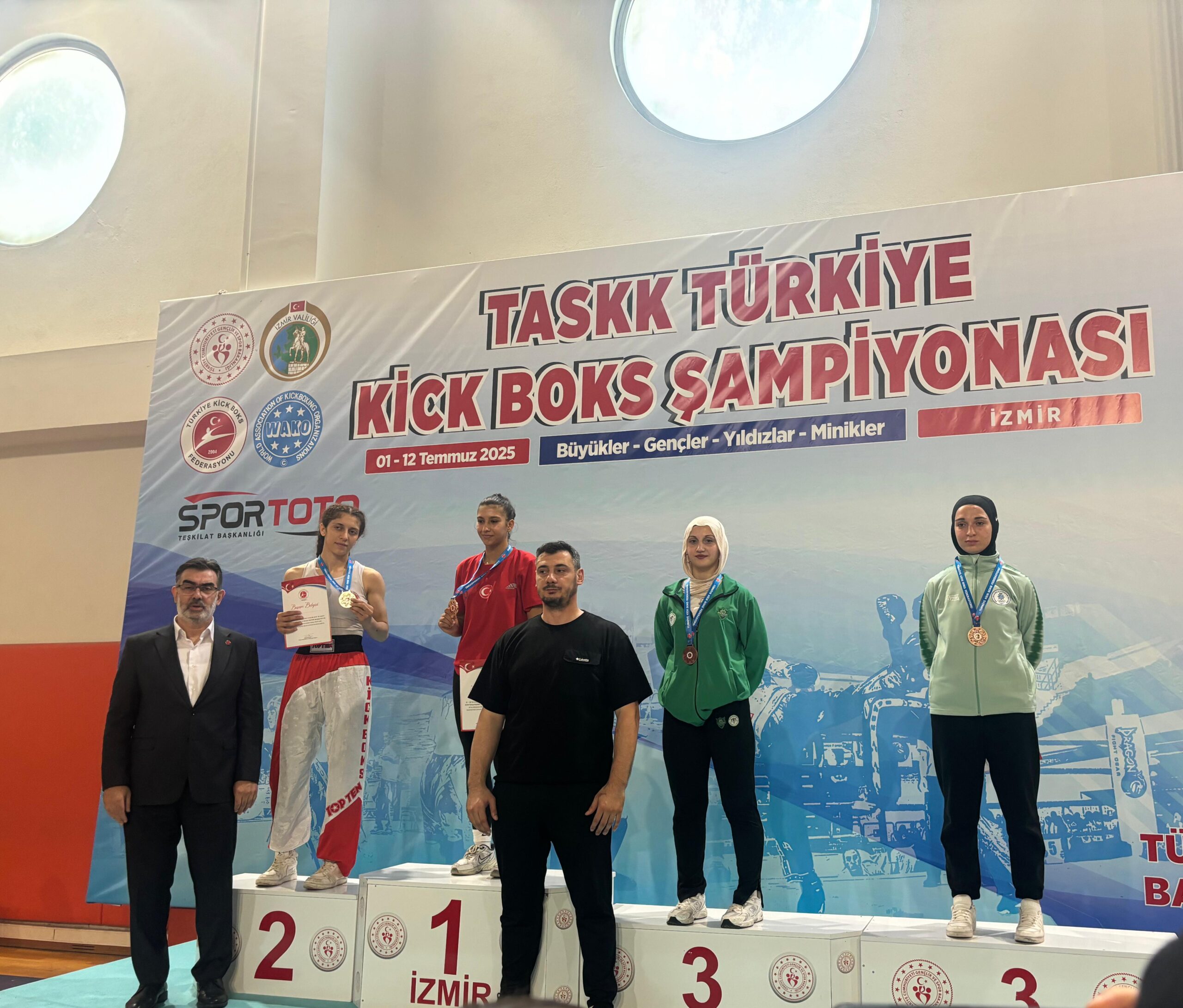 Aydınlı Kickbokscu Ceylin, Türkiye şampiyonu oldu