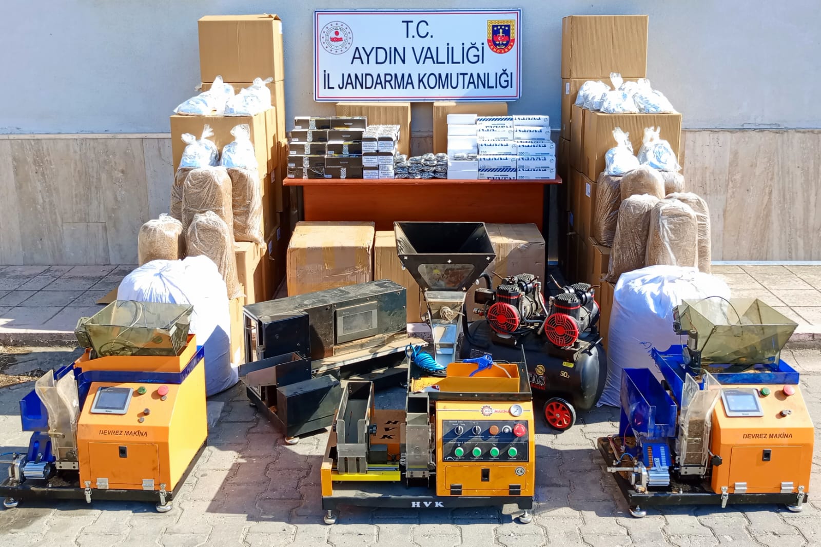 Aydın’da kaçak sigara imalathanesine baskın