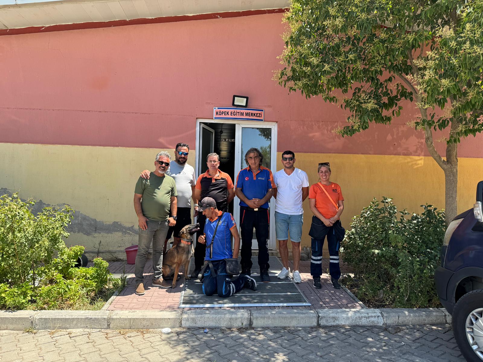 SÖBAK’a iki arama kurtarma köpeği dahil oldu