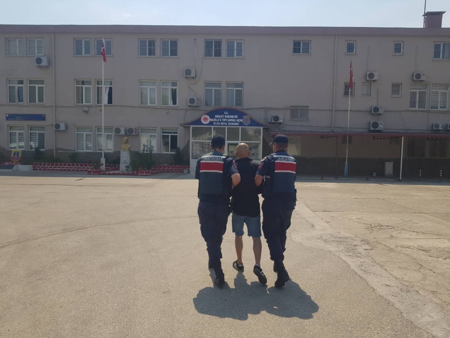Aydın’da 10 yıl hapis cezası bulunan kişi yakanlandı