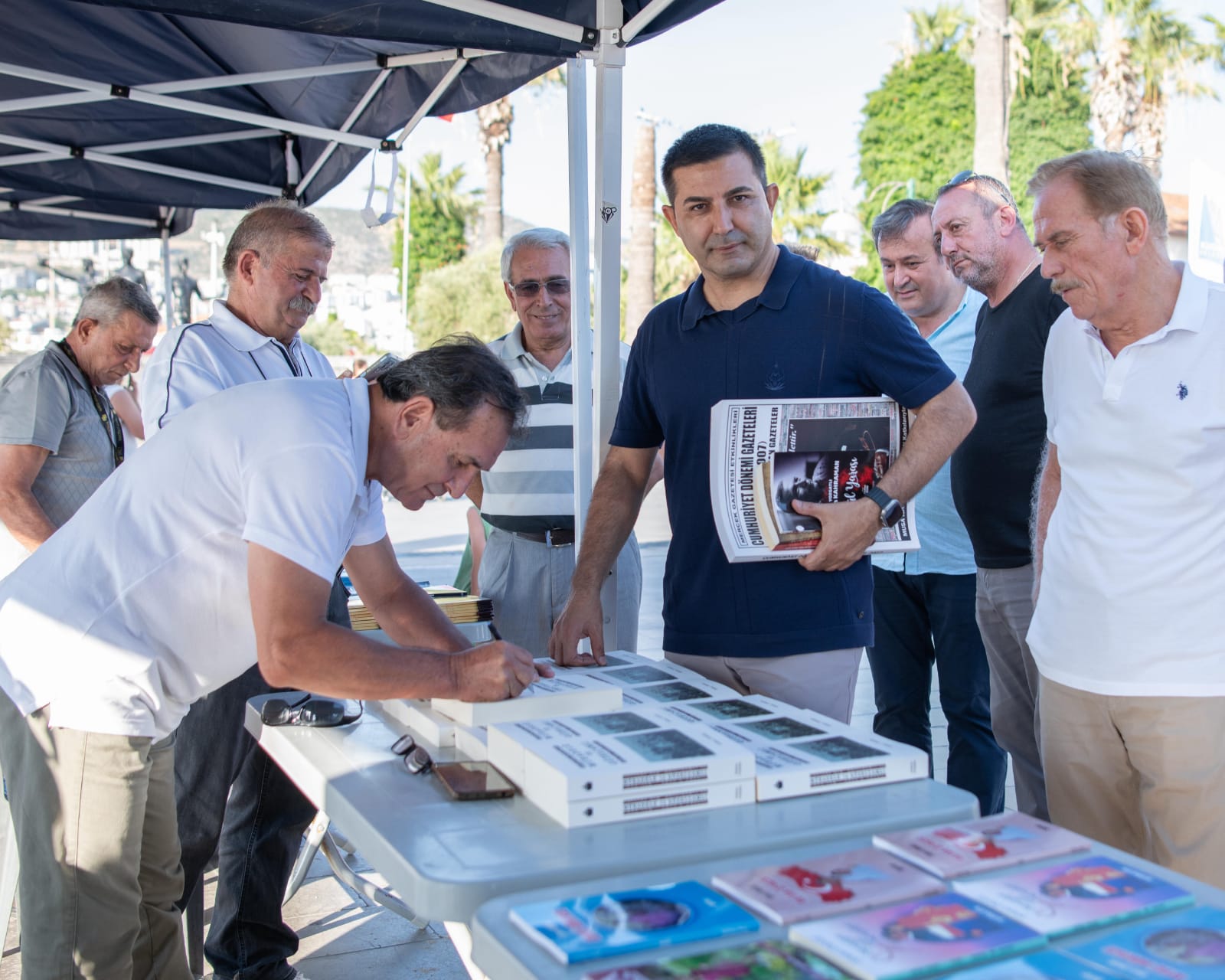 Kuşadası’nda yazarlar şenliği başladı