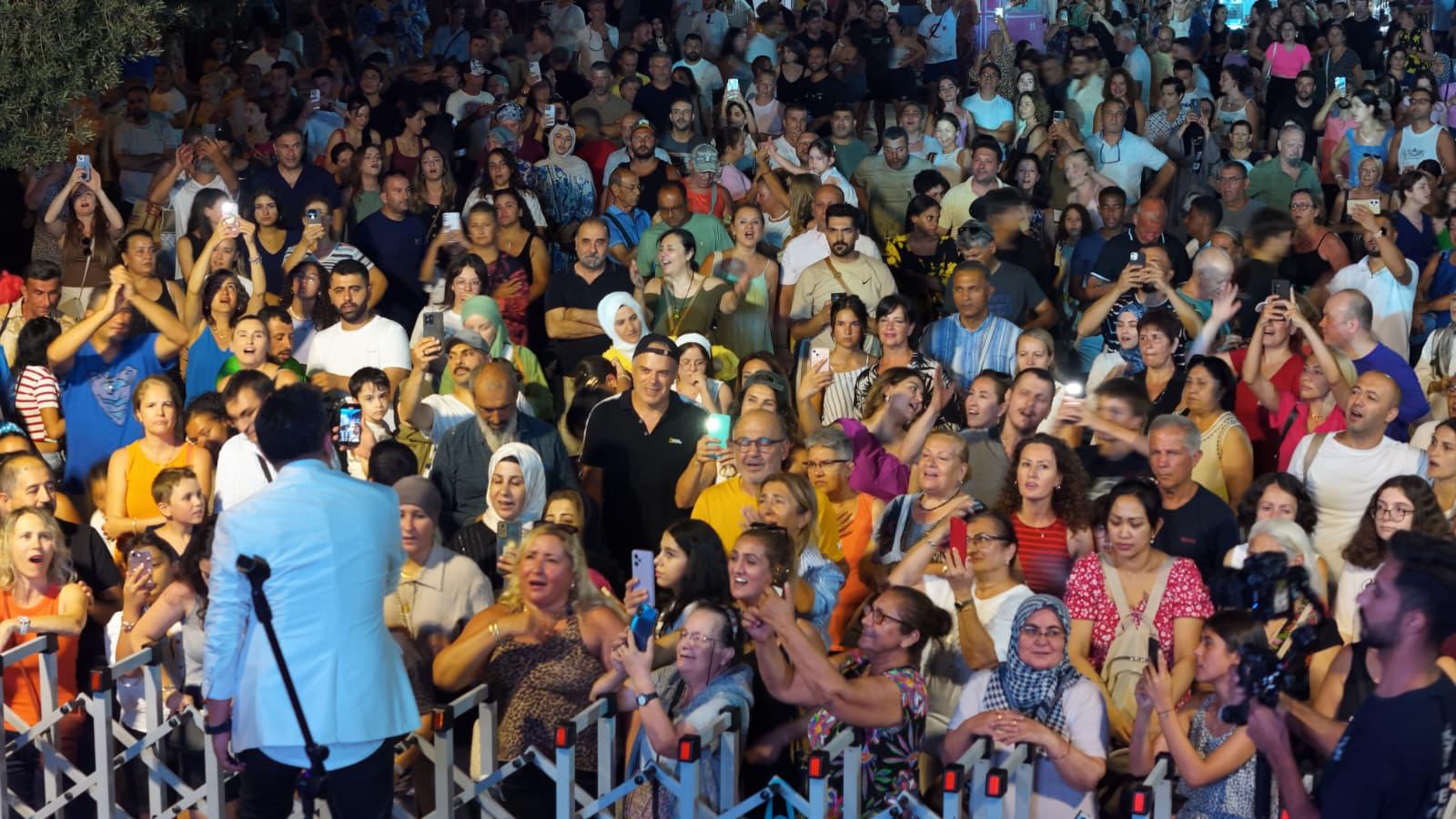 Başkan Çerçioğlu’ndan Kuşadası’nda müzik  dolu gece