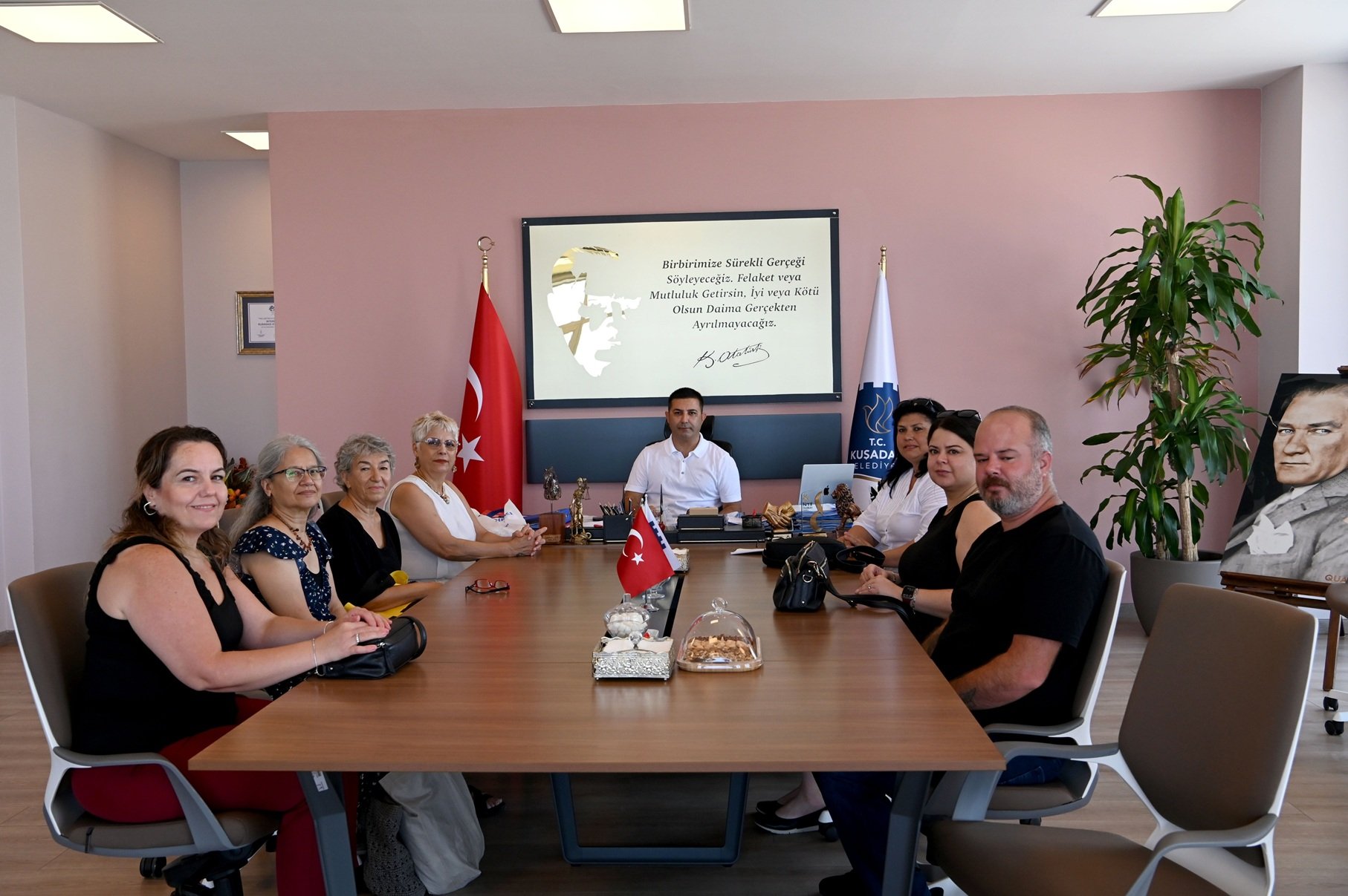 Başkan Ömer Günel kadın üreticileri makamında ağırladı