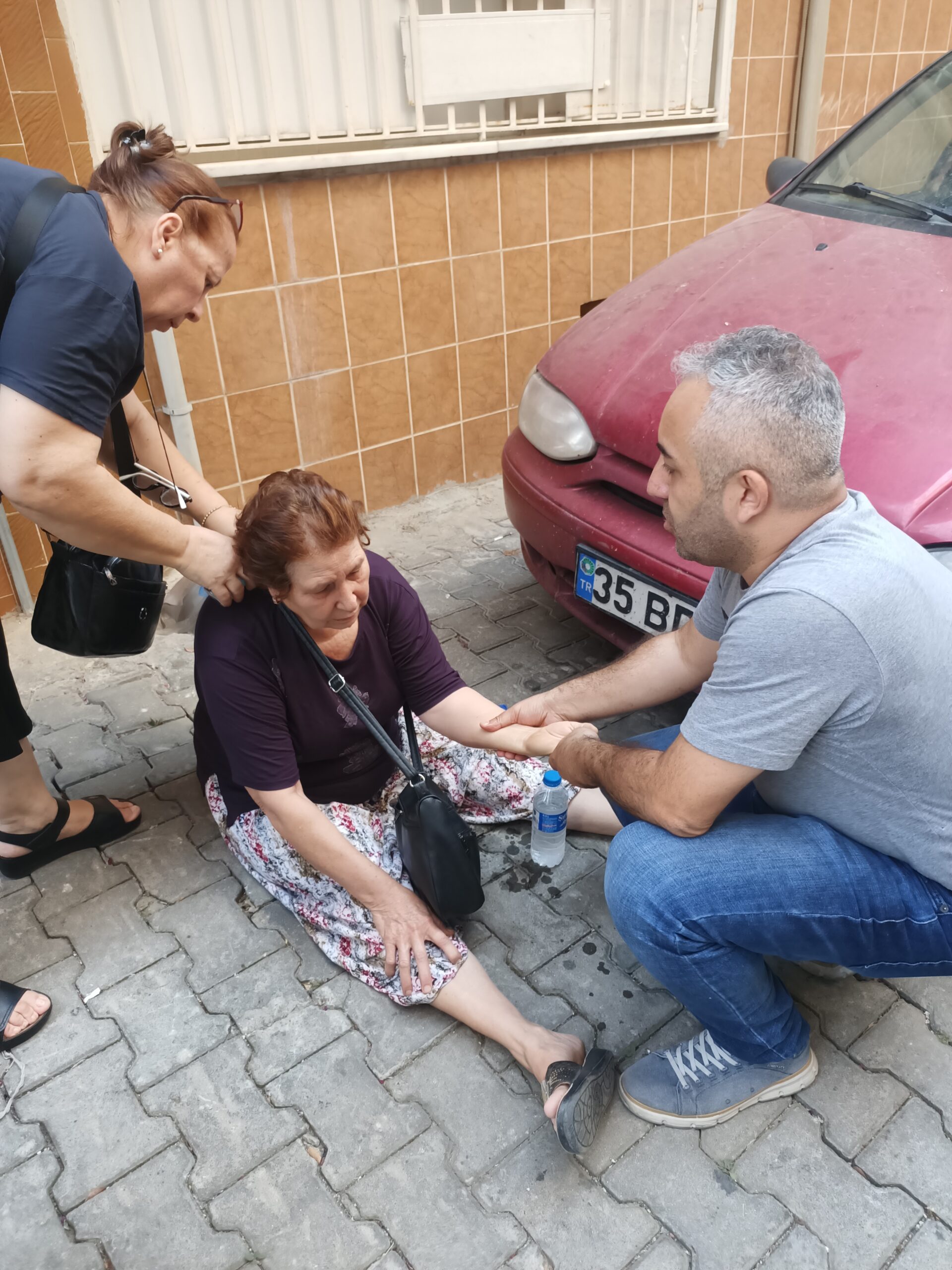 Kendisini astığı kemer kopunca hayatta kaldı
