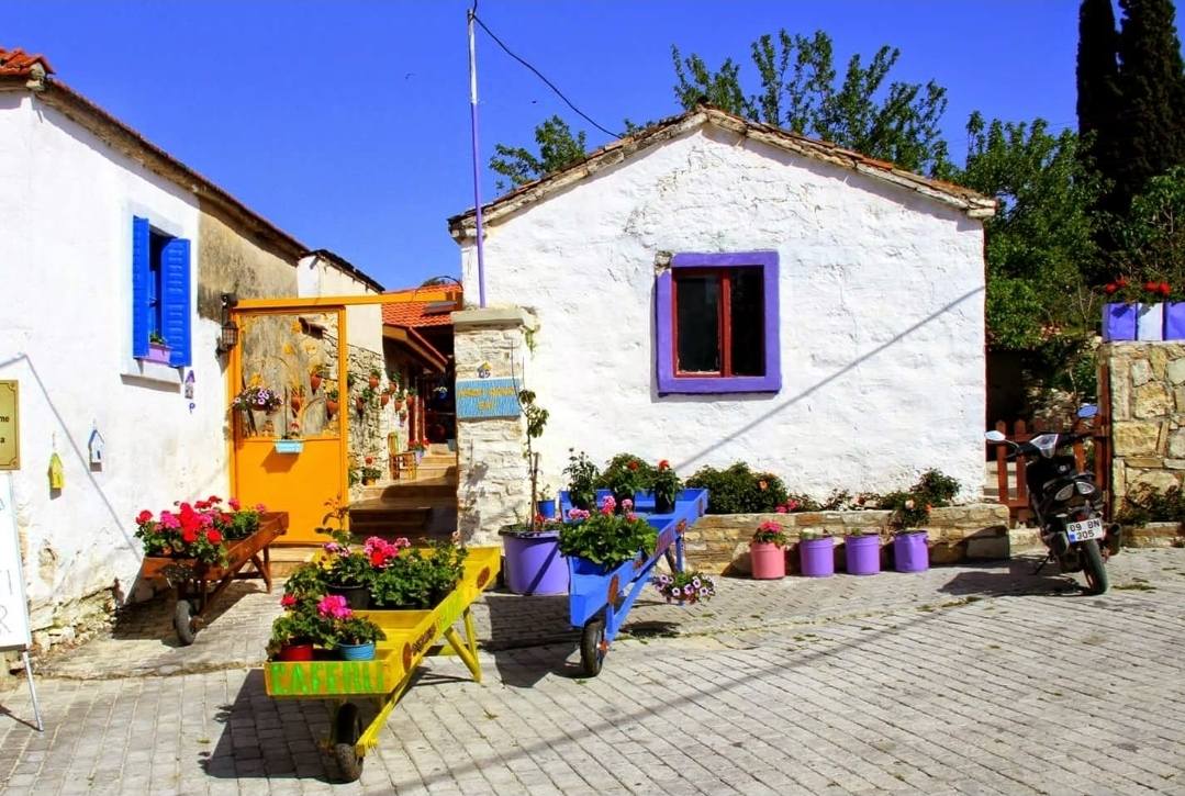 Türkiye ve Avrupa Güzeli’nin taş evi mühürlendi-Kültürel mirasa kaçak damgası