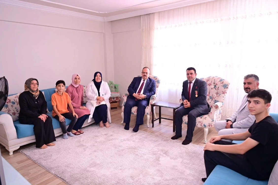 Vali Canbolat Çetin’i  ziyaret etti