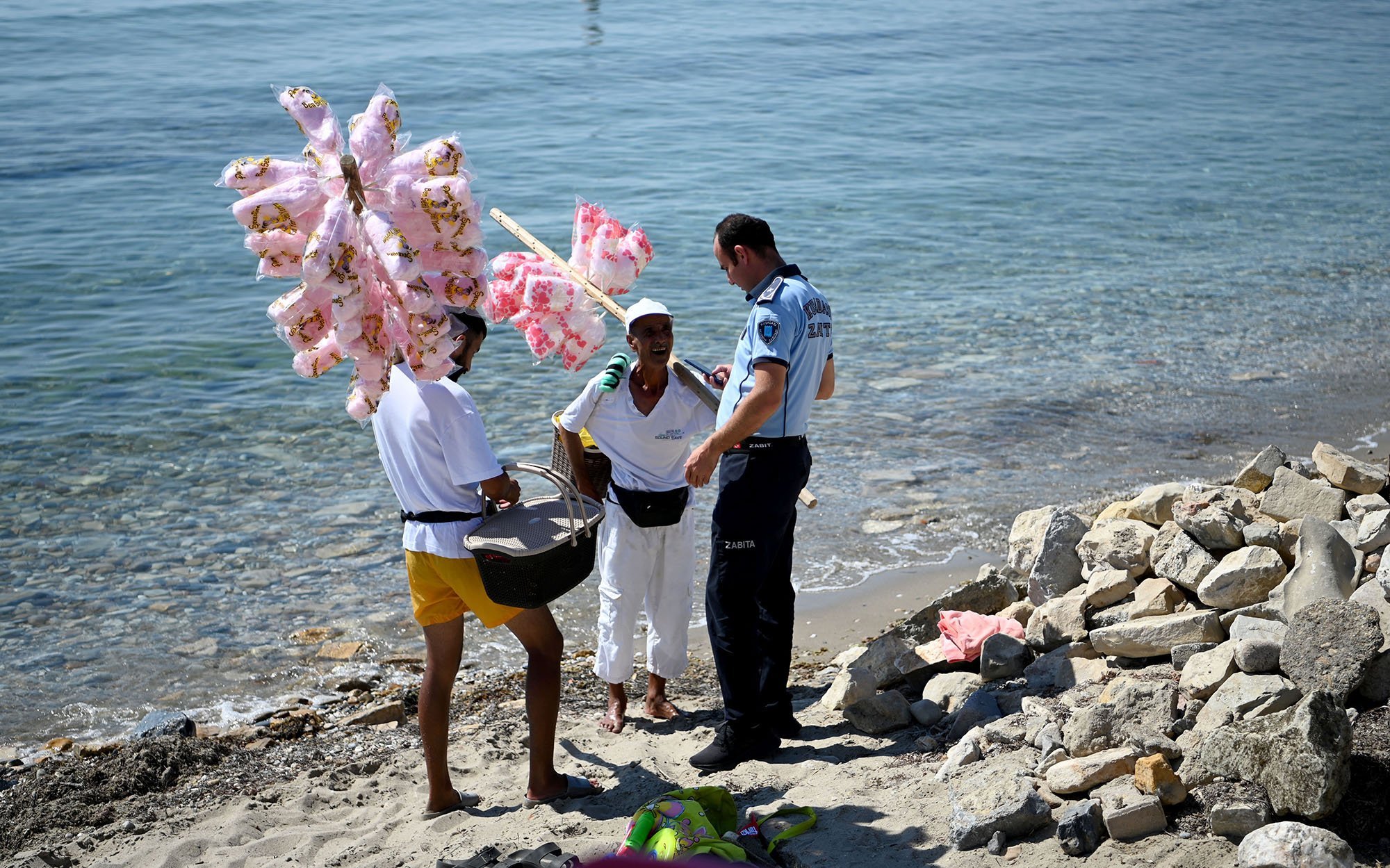 Kuşadası plajlarında “Kıyı kanunu” denetimi