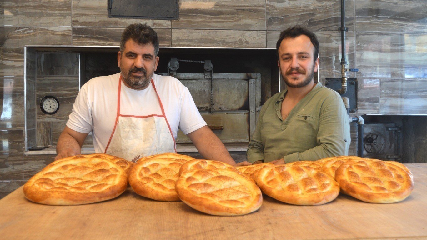 Çine’de fırıncıların rekabeti vatandaşa yaradı