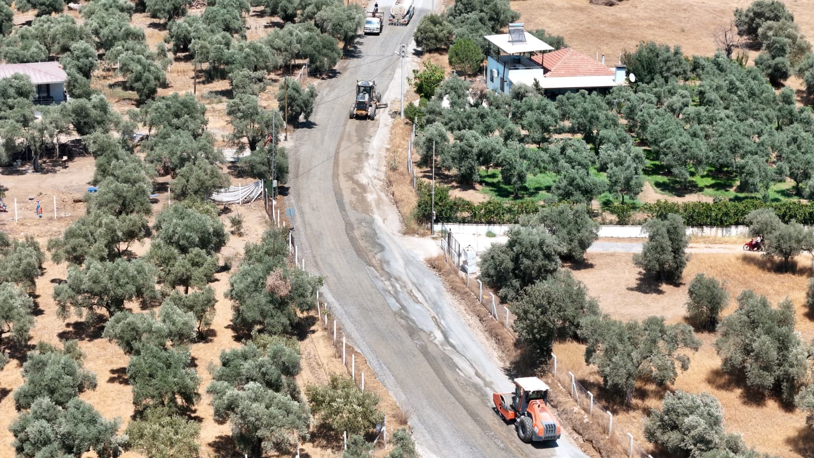 Başkan Çerçioğlu kırsaldan kent merkezine kadar Aydın’ın tüm yollarını yeniliyor
