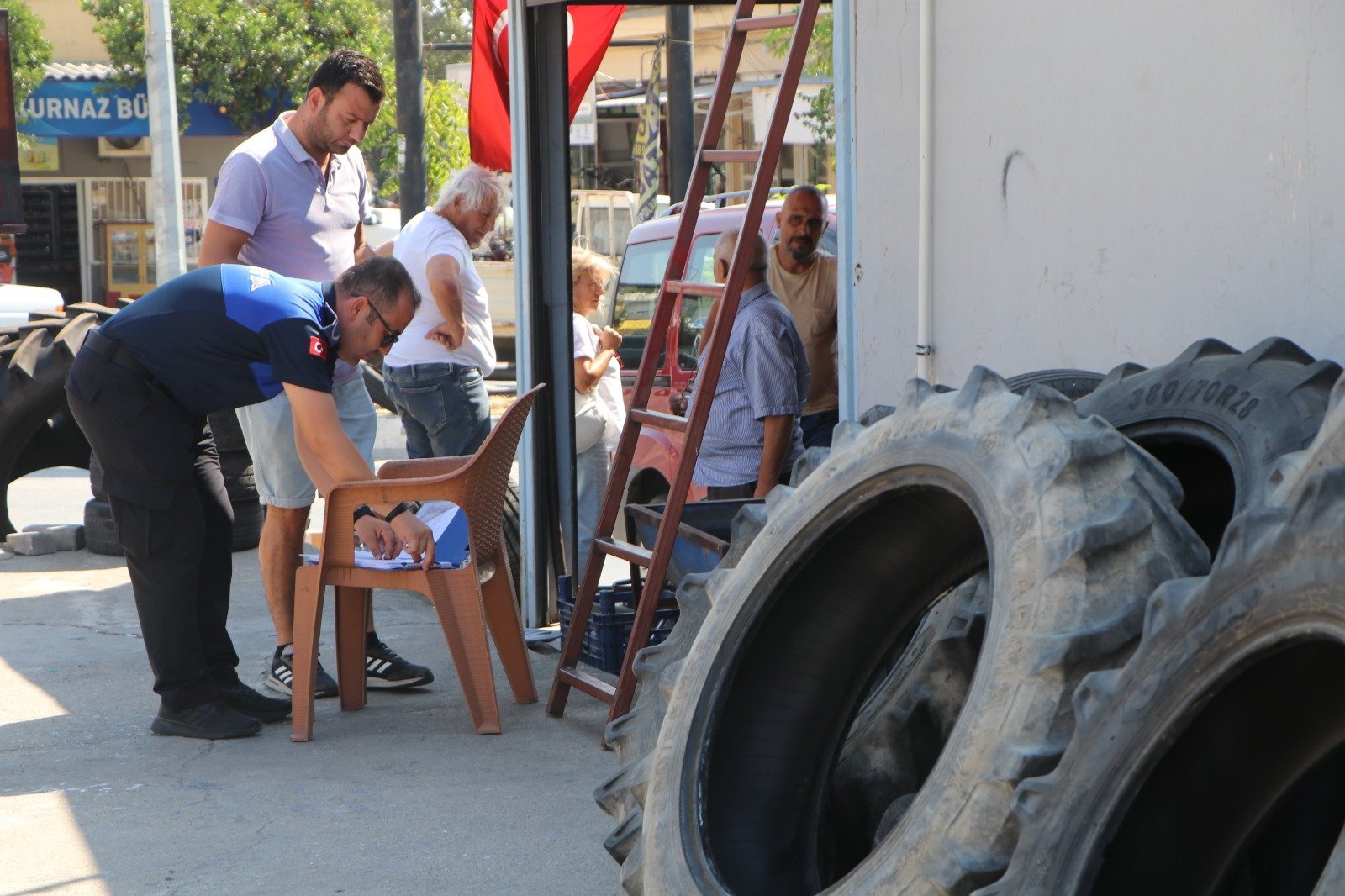 Söke Belediyesi’nin kaldırım işgallerine yönelik sıkı denetimleri aralıksız devam ediyor