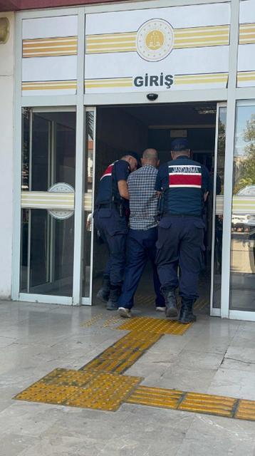 9 ayrı suçtan aranan şahıs ektiği kenevirle yakalandı