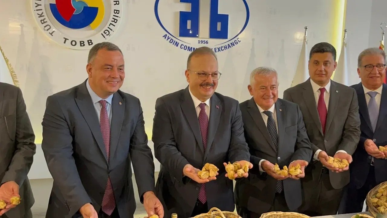 Aydın’da sezonun ilk kuru inciri satıldı