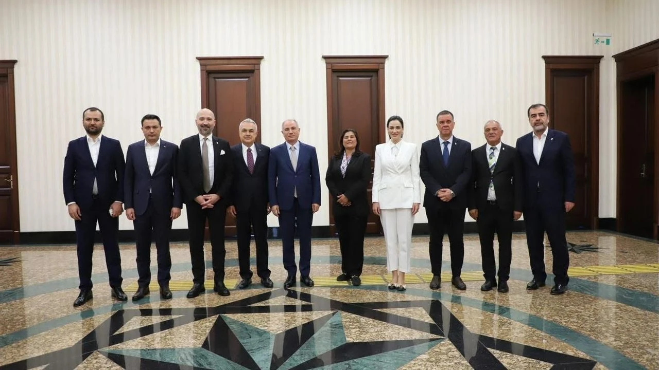 Özlem Çerçioğlu’nun AK Parti’ye katılımıyla heyet ziyaretleri başladı
