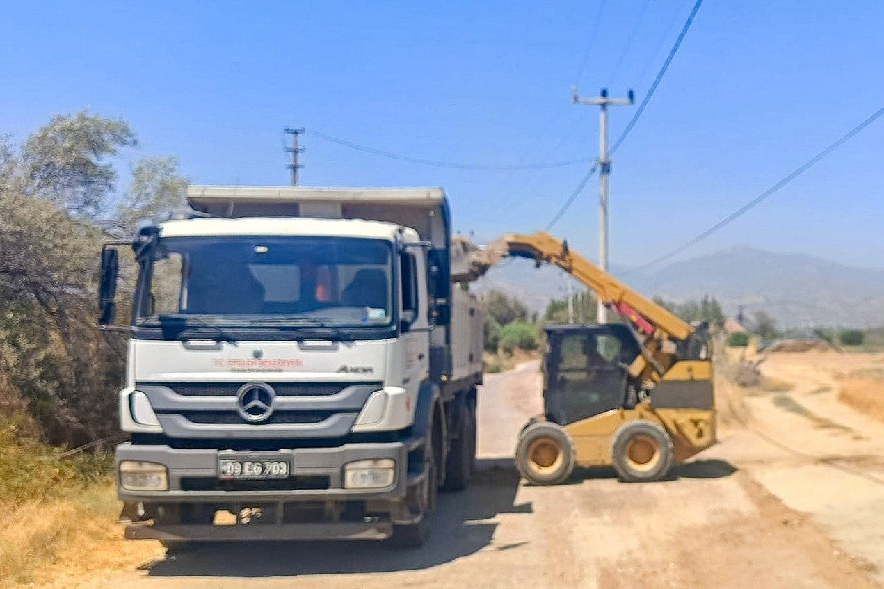 Efeler’in ekiplerinden Umurlu Mahallesi’nde kapsamlı çalışma