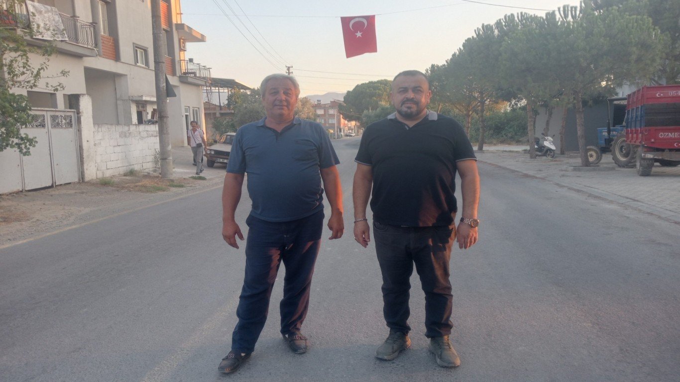 Türk Bayrağından rahatsız olanlara muhtardan tokat gibi cevap