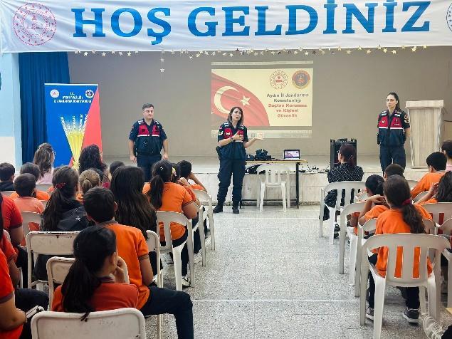 Çine’de jandarmadan öğrencilere güvenlik dersi