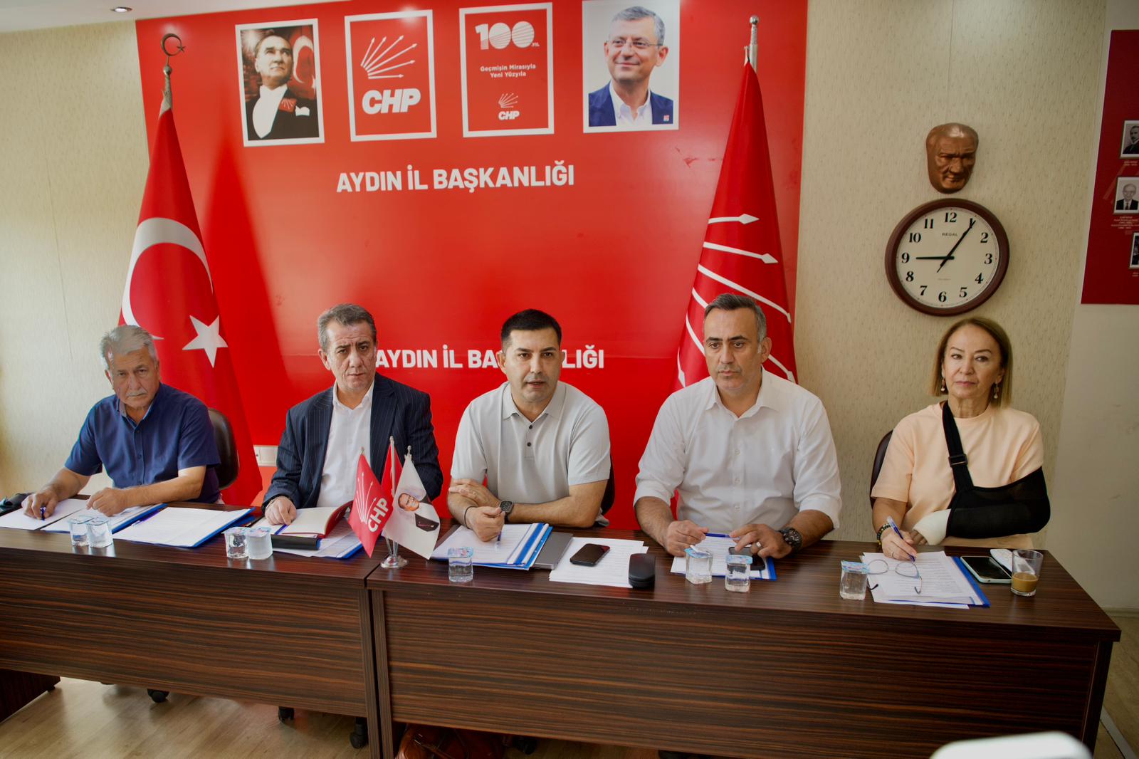 İstanbul İl Başkanlığımız yalnız değildir! CHP yalnız değildir!
