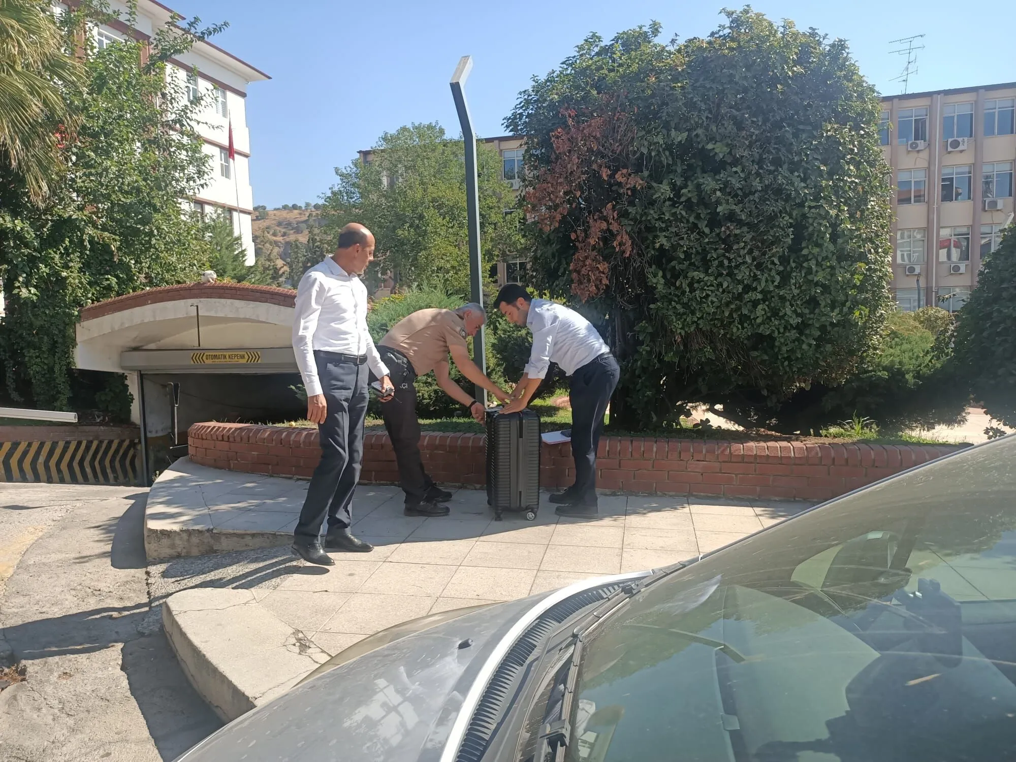 Aydın Valiliği önünde bomba paniği