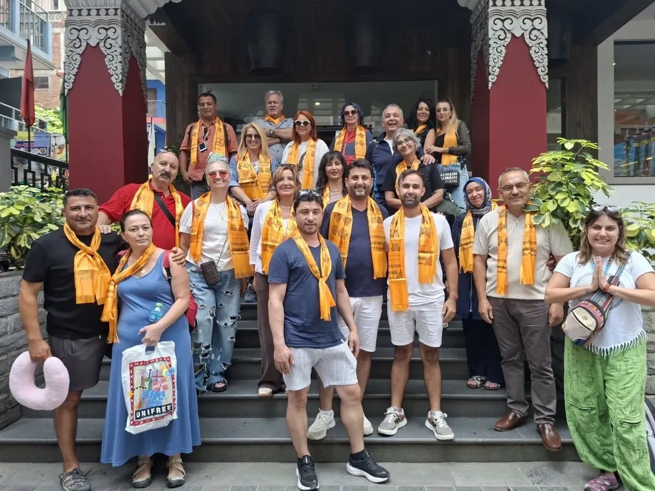 Aydınlı turistler Nepal’de mahsur kaldı