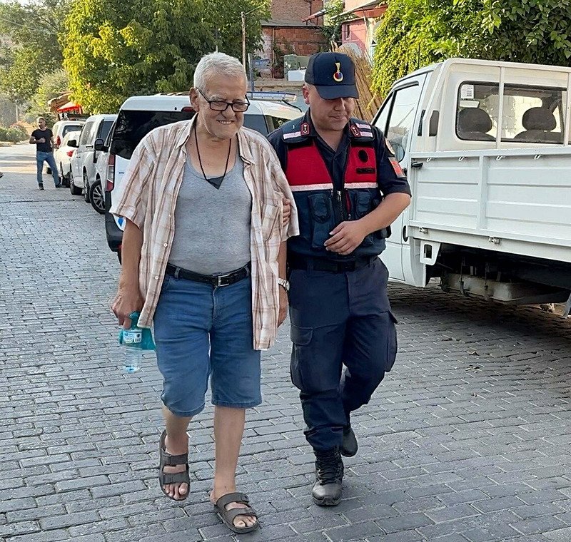 Evinde 2056 uyuşturucu hapla yakalandı