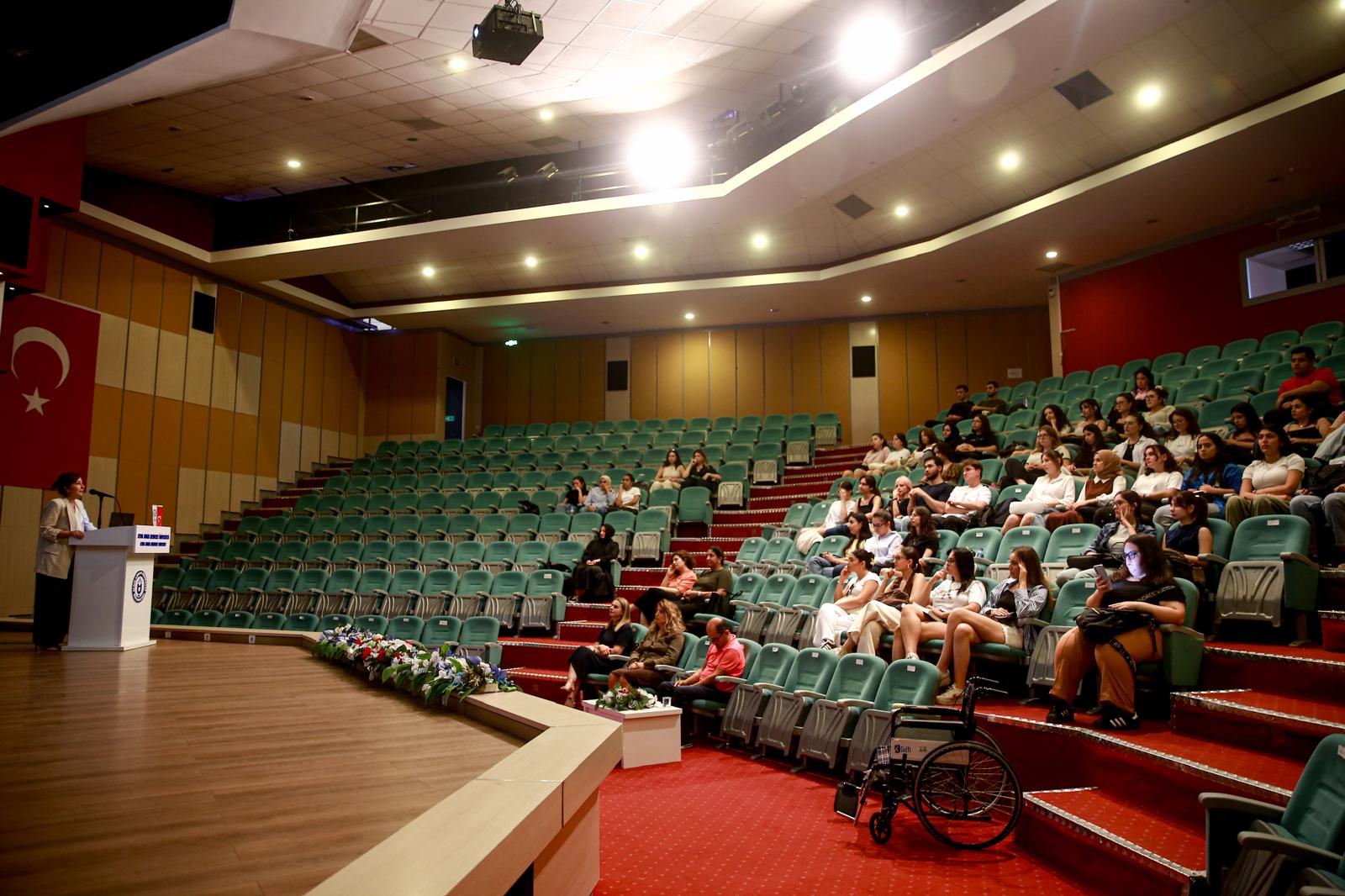 ADÜ’de  “Beliren yetişkinlik döneminde fırsatlar ve zorluklar” Konulu seminer gerçekleştirildi