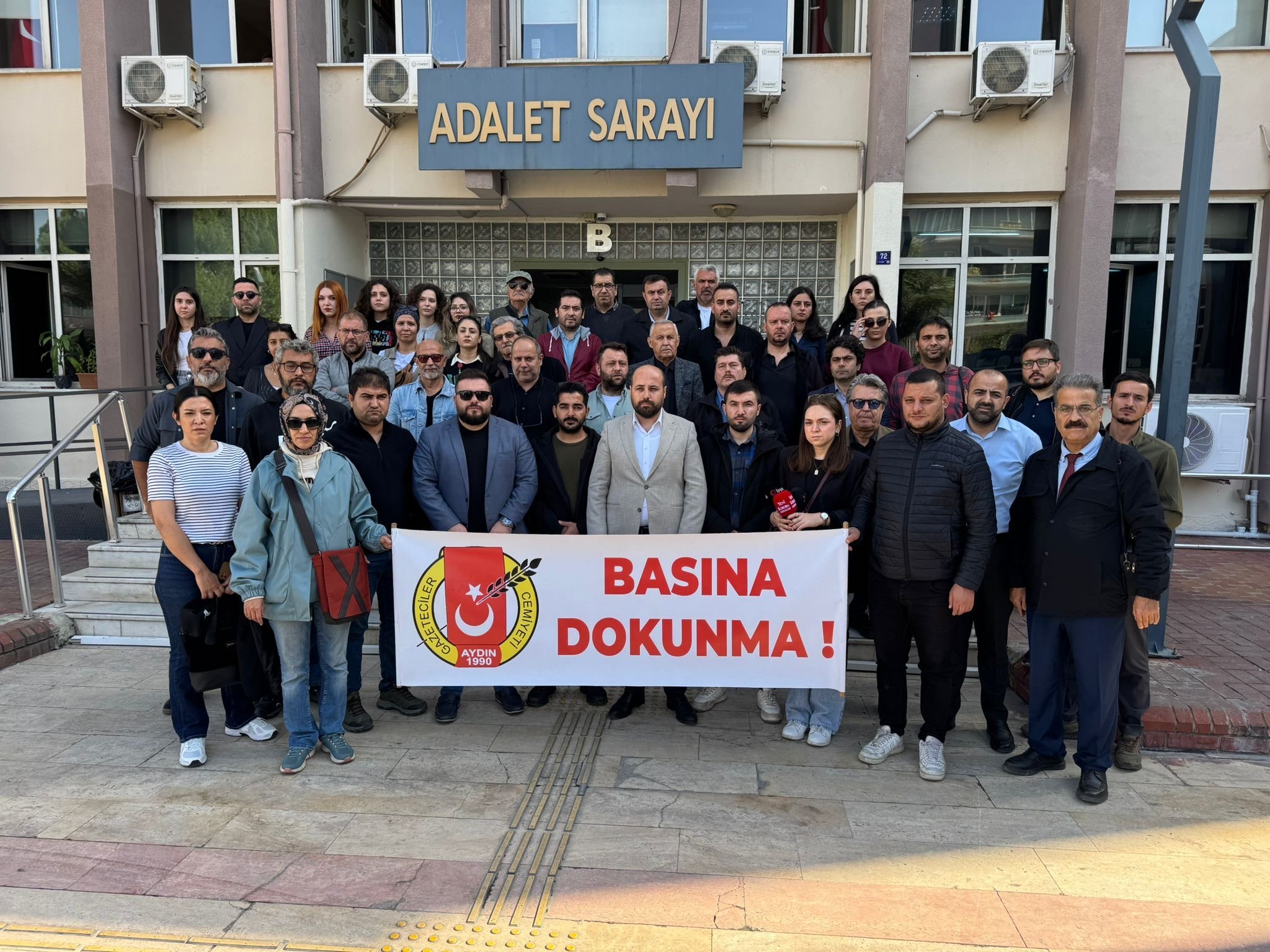 Aydın’da gazeteciler, saldırıyı kınadı: “Vicdana sığar mı?” diyerek tepki gösterdi