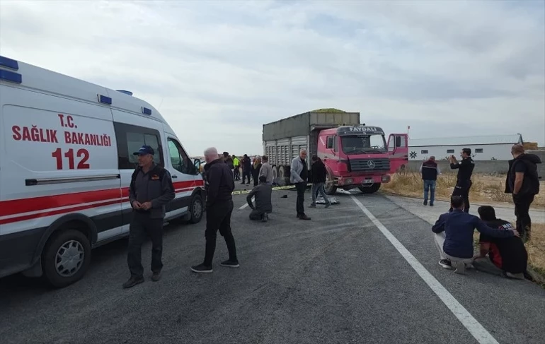 Otomobil kamyona çarptı, 3 kardeş hayatını kaybetti