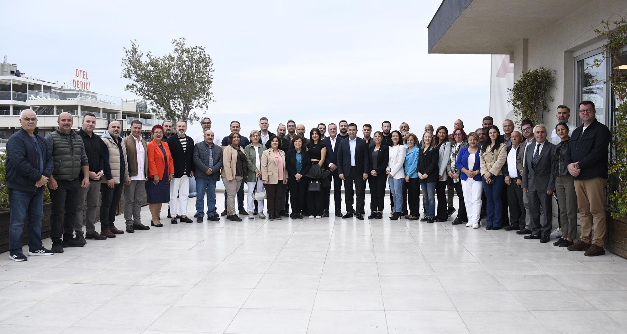 Başkan Ömer Günel CHP Kuşadası ilçe örgütünün yeni yönetimiyle bir araya geldi