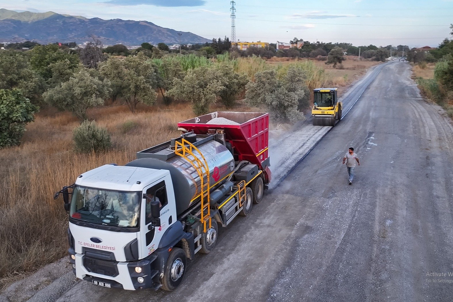 Başkan Yetişkin ile Efeler’in yolları yenileniyor