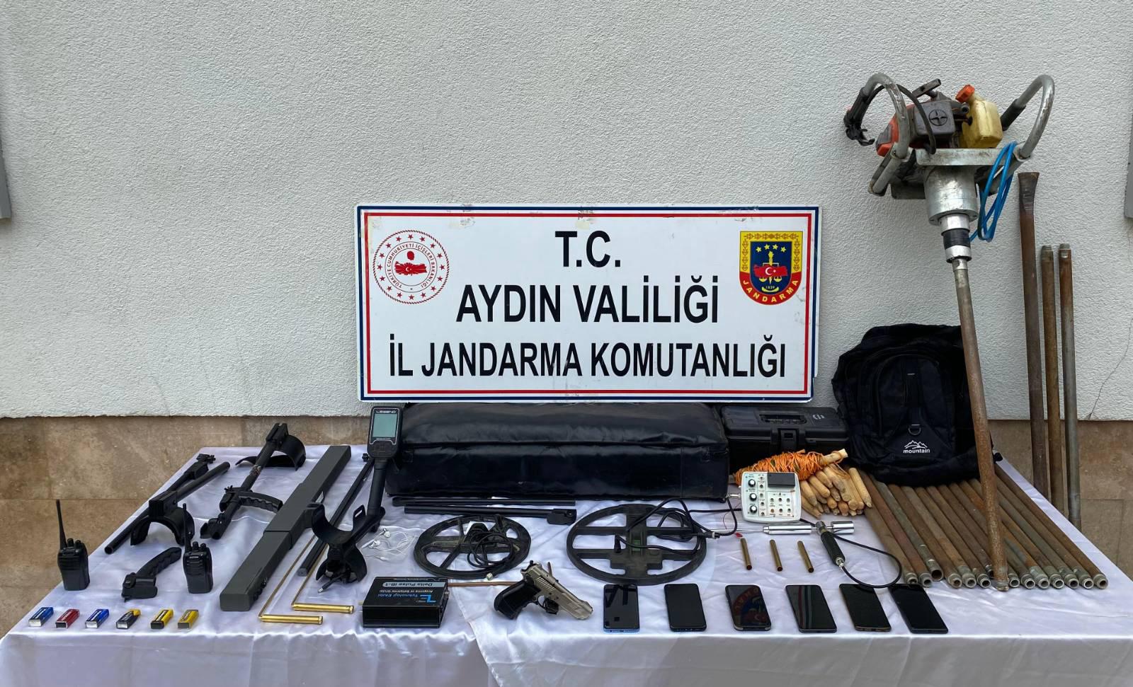 Jandarma kaçak kazı yapan 6 kişiyi yakaladı