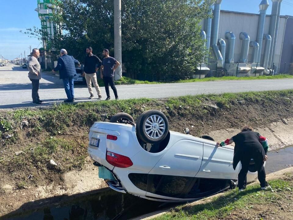 Otomobil sulama kanalına düştü