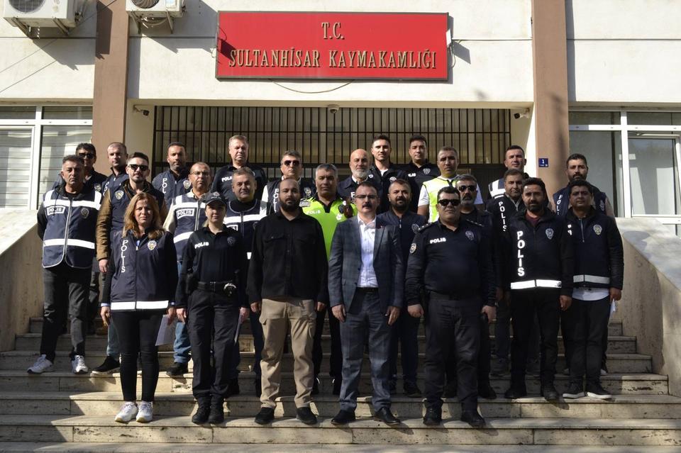 Sultahisar’da başarılı polis memurlarına belge verildi