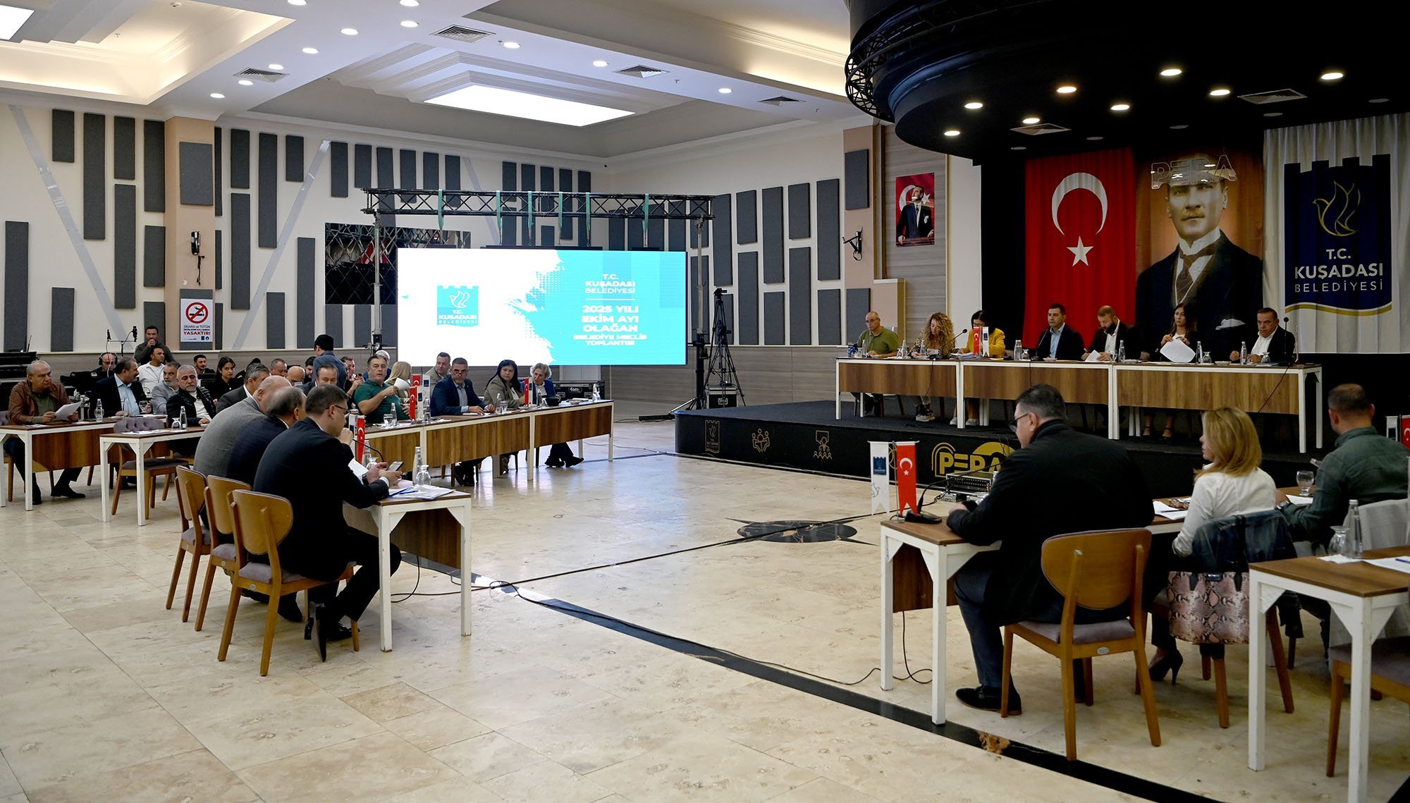 Kuşadası Belediyesi’nin Ekim ayı meclisine ‘Sosyal Belediyecilik’ damga vurdu