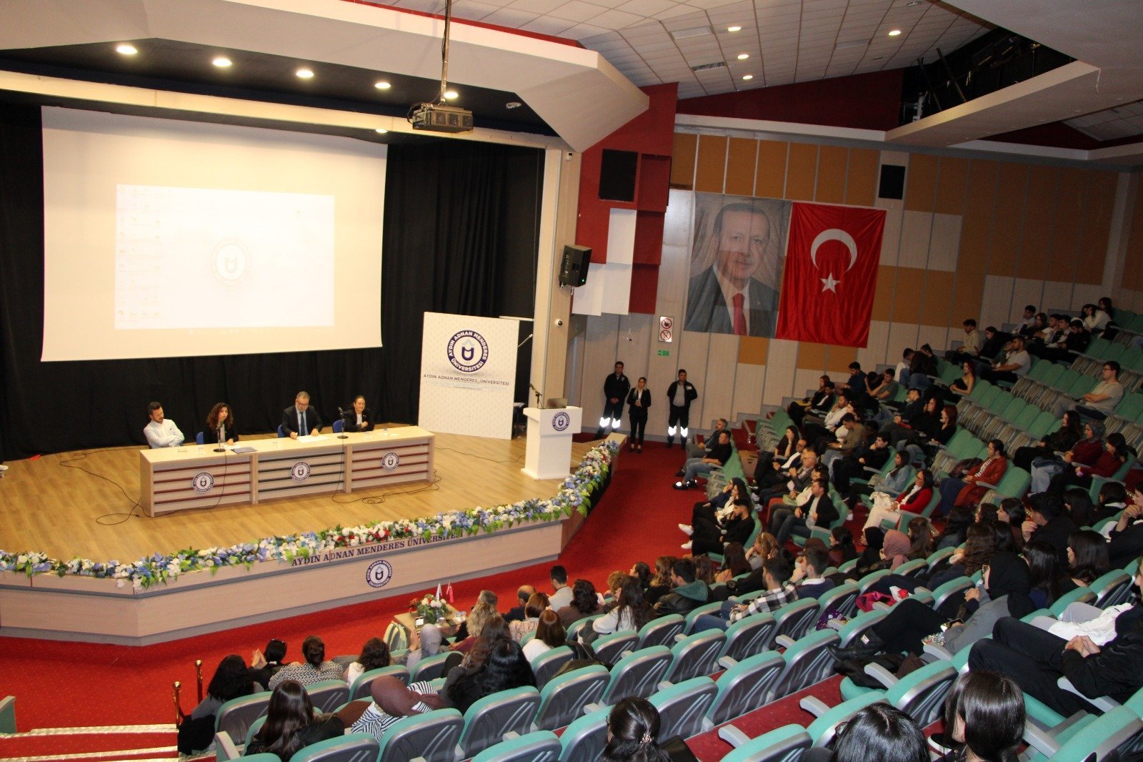 ADÜ’de “Öğretmenlik Yolunda: Deneyimden İlham Almak” etkinliği gerçekleştirildi