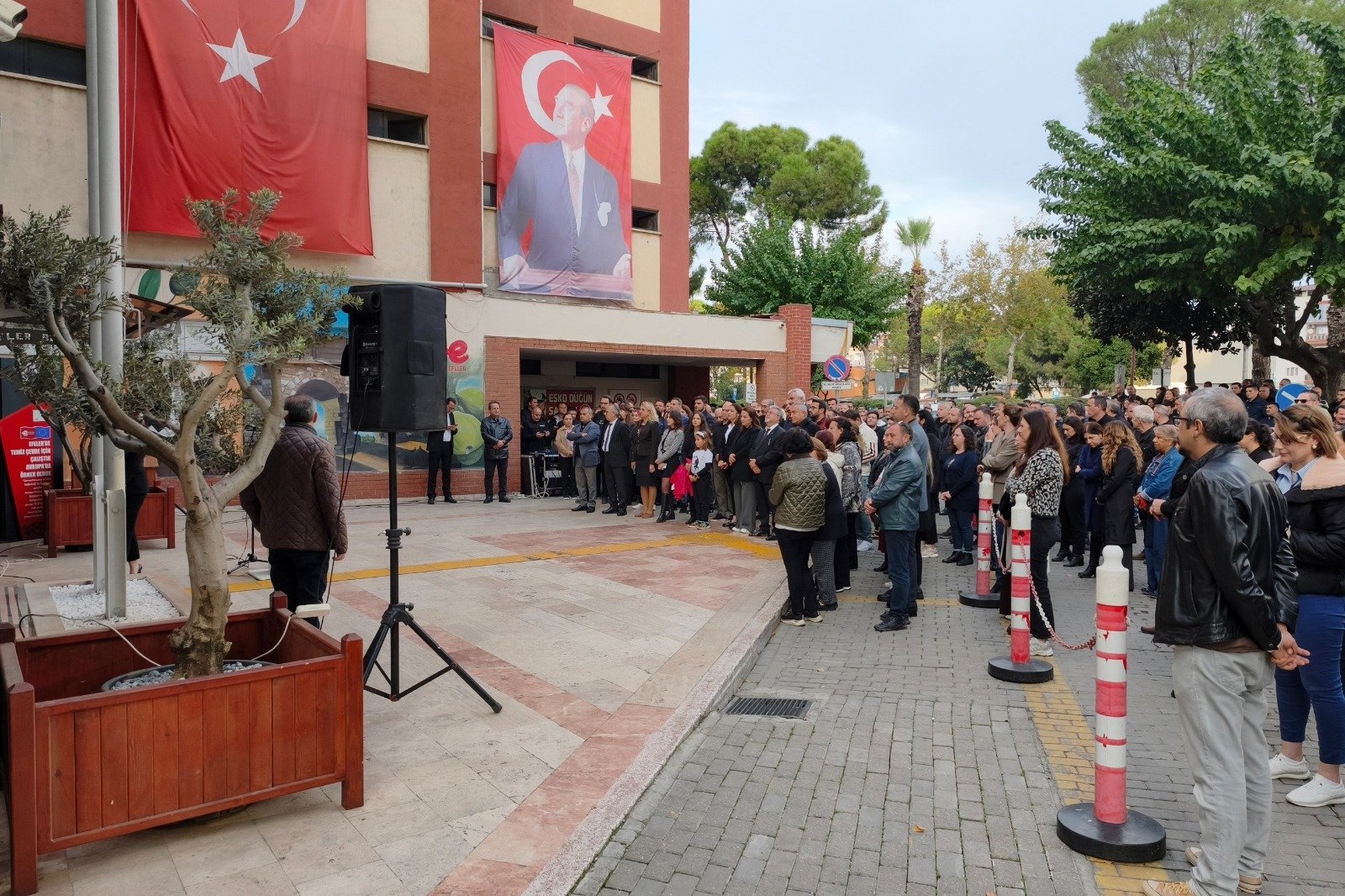 Efeler Belediyesi Ulu Önder Atatürk’ü andı
